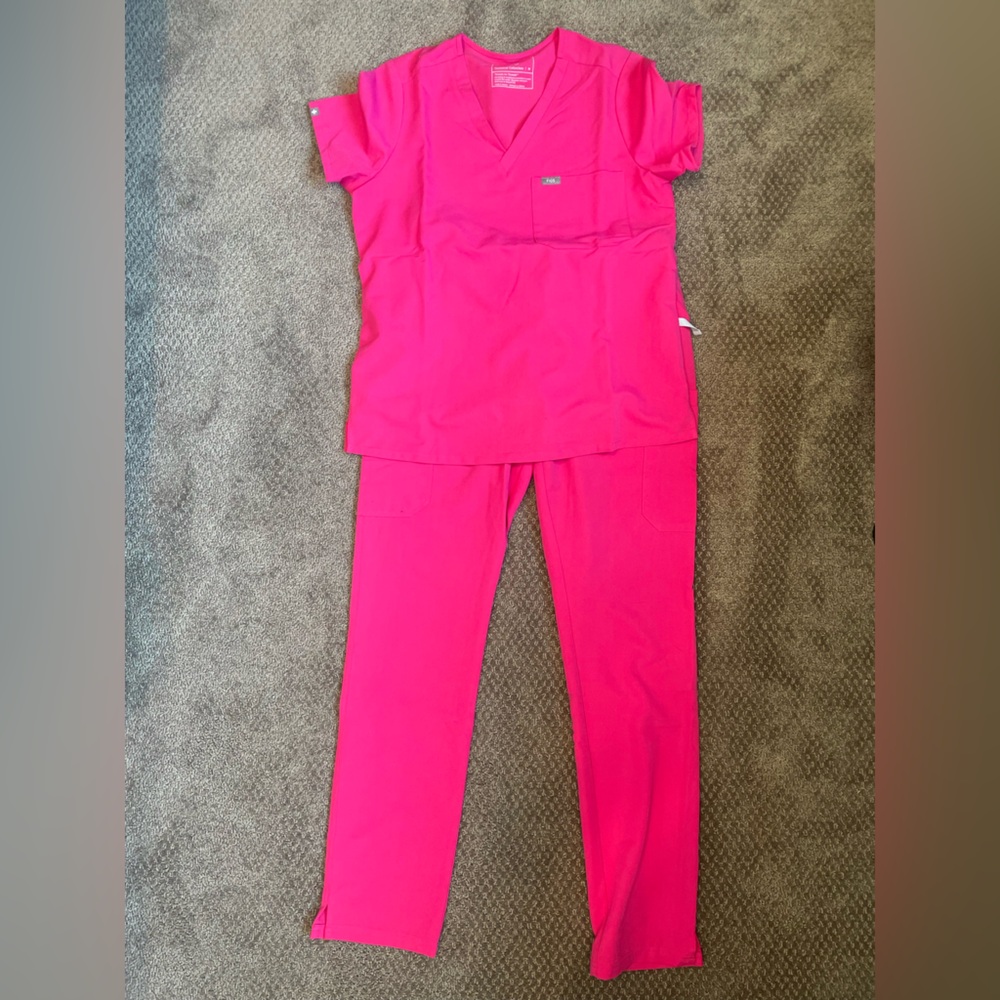 Preowned Figs Set - Medium Catarina Top and Medium/Tall Yola pants